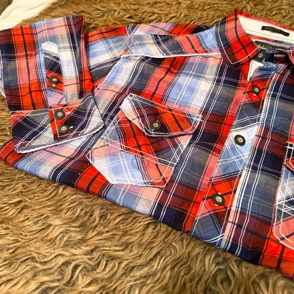 Men’s Helix button downn shirt with detail stitching | Size L - Picture 4 of 7